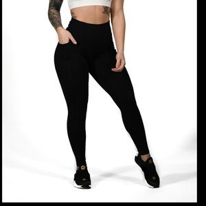 TYC Resilient Heart Booty Legging